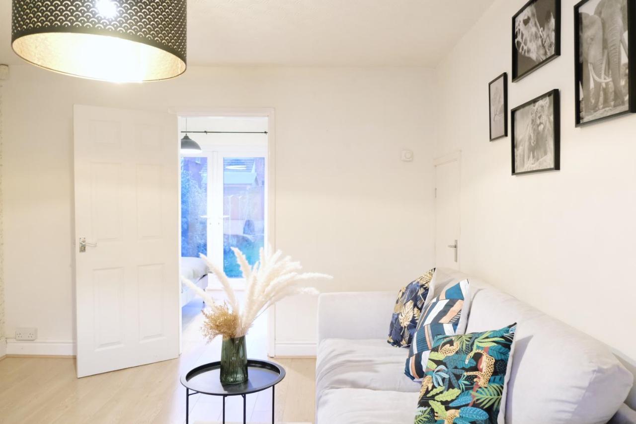Bee Stays - Maliston House Great Sankey Bagian luar foto