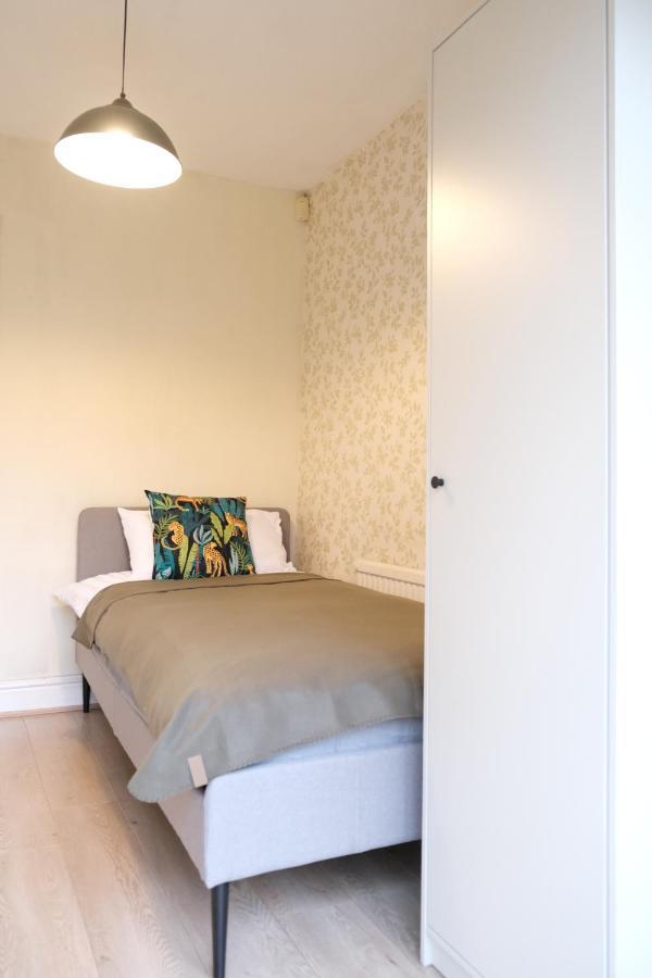 Bee Stays - Maliston House Great Sankey Bagian luar foto
